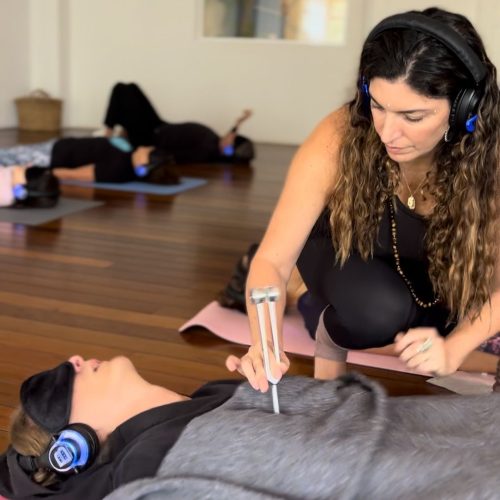 Sesiones de BREATHACT @thebreathact de SEPTIEMBRE 13 septiembre viernes 12-30pm @sukhayogastudiomx 29 septiembre domingo 11-30am @sukhayogastudiomx junto a mi hermanita @sar.asanas (2)